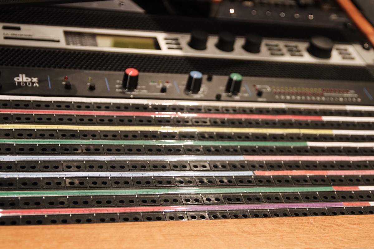 Gros plan sur console mixage son